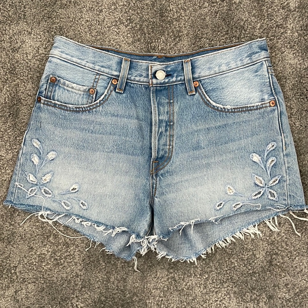 LEVI 501 high rise jean shorts with cut out detailing and button fly